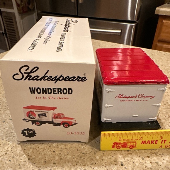 1957 IH DRY GOODS VAN ~SHAKESPEARE WONDEROD By FIRST GEAR INC. #10-1635 W Box - Picture 15 of 16